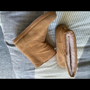 Women’s beige EMU Australia Short Winter Boot